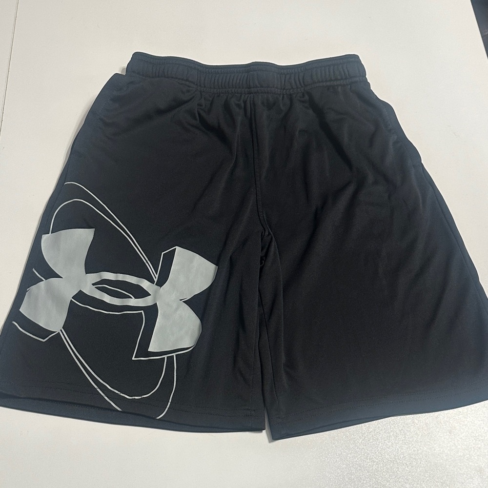 Under Armour Boys Black Shorts with Logo size Youth Large